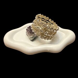 Elegant Gold and Crystal Bracelet